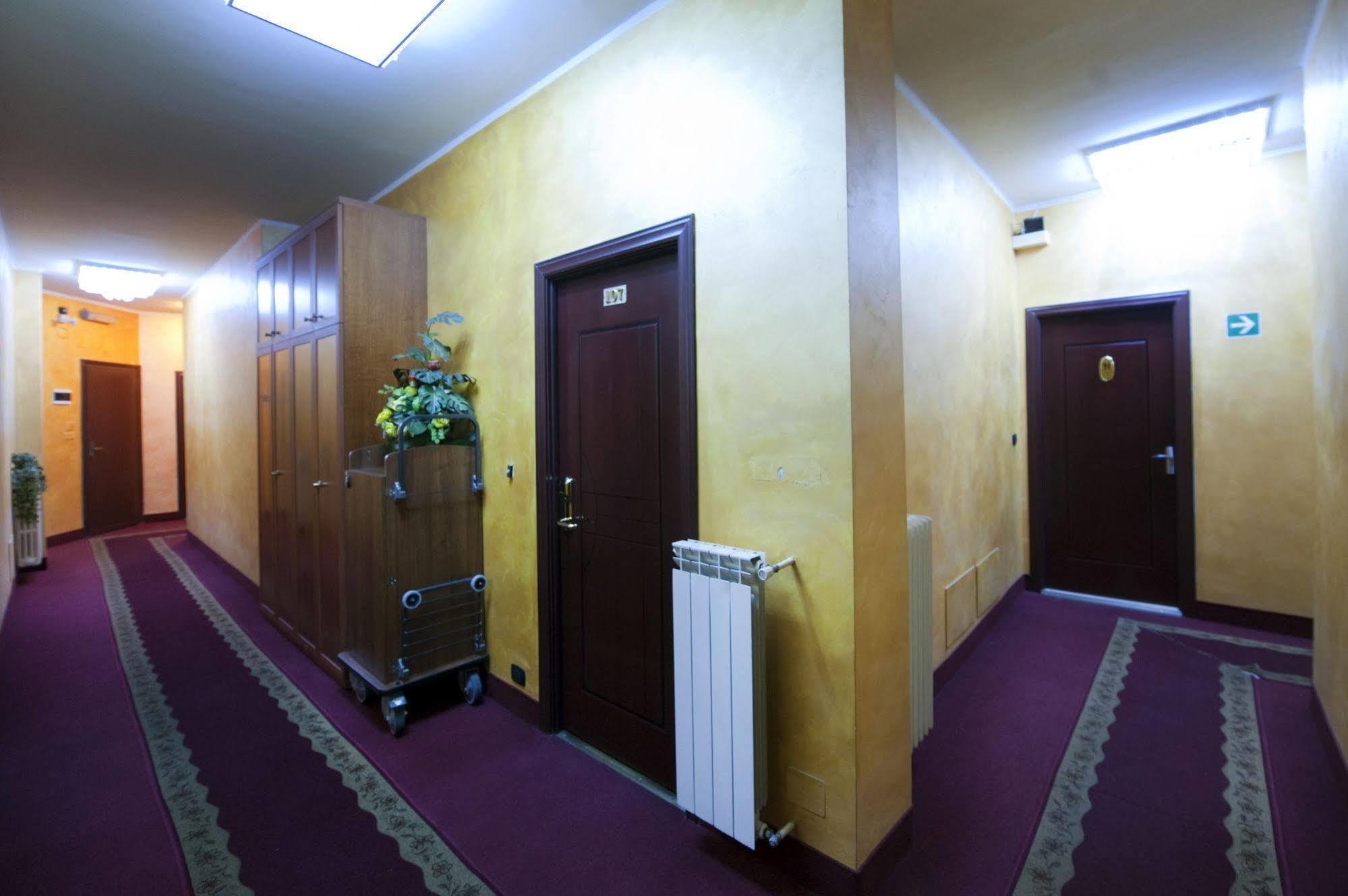 Hotel Bengasi Moncalieri Esterno foto